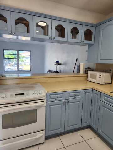 160 Royal Palm Rd, Hialeah Gardens, FL 33016