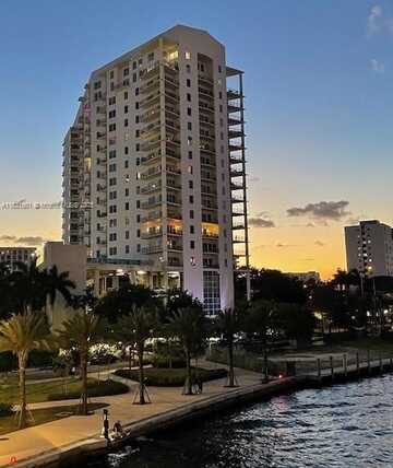 10 SW South River Dr, Miami, FL 33130
