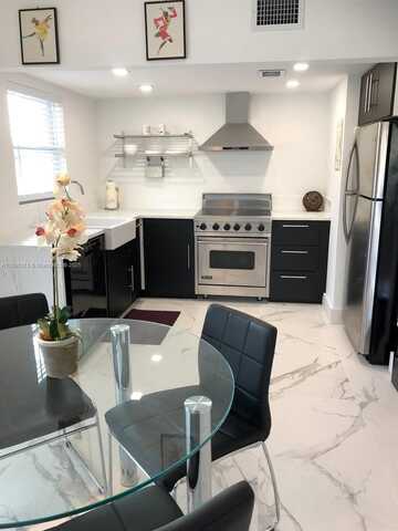 427 SW 7th St, Miami, FL 33130