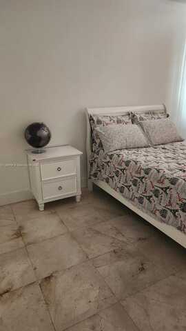 170 SE 14th St, Miami, FL 33131