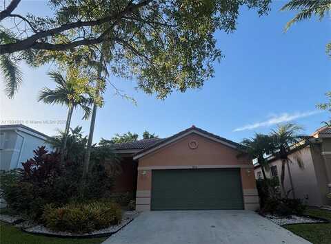 952 Sunflower Cir, Weston, FL 33327
