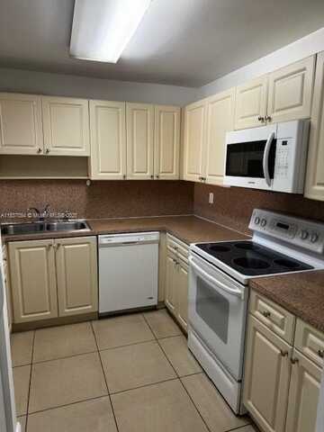 6950 Miami Gardens Dr, Hialeah, FL 33015