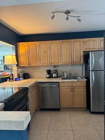 undefined, Hallandale Beach, FL 33009