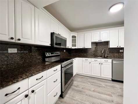 6039 Collins Ave, Miami Beach, FL 33140