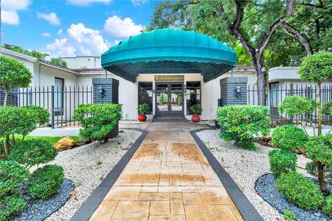 6886 N Kendall Dr, Pinecrest, FL 33156