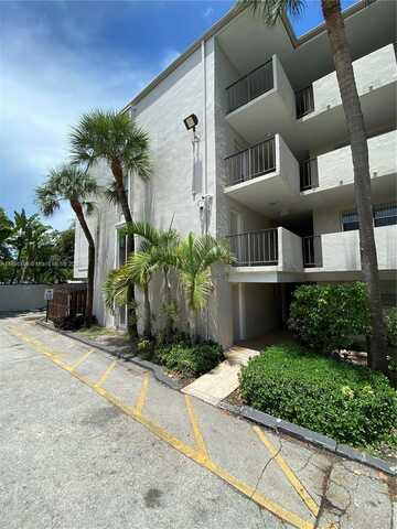 6900 N Kendall Dr, Pinecrest, FL 33156
