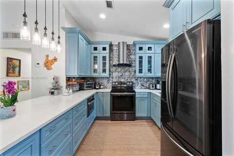 2900 Whitehead St, Miami, FL 33133