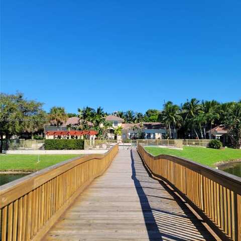 2564 Centergate Dr, Miramar, FL 33025