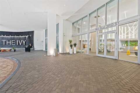 90 SW 3rd St, Miami, FL 33130