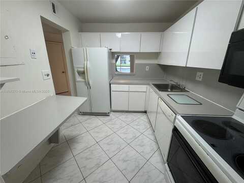 8051 S Colony Cir S, Tamarac, FL 33321