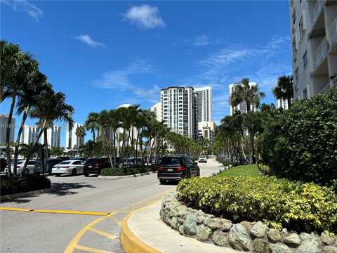 400 Kings Point Dr, Sunny Isles Beach, FL 33160