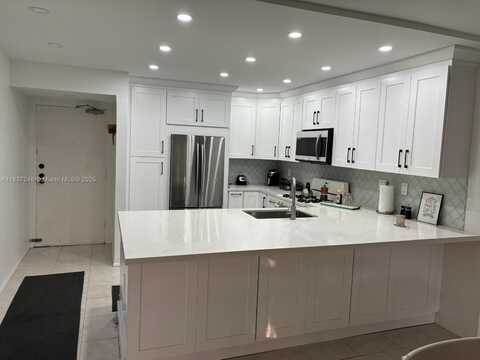 6884 N Kendall Dr, Pinecrest, FL 33156