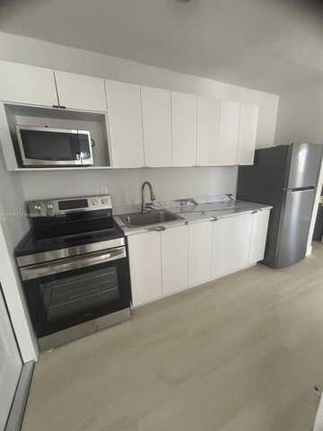 600 NE 142nd St, North Miami, FL 33161