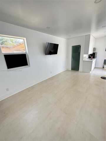6431 SW 7th, Pembroke Pines, FL 33023