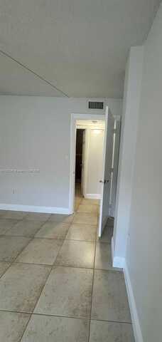6960 Miami Gardens Dr, Hialeah, FL 33015