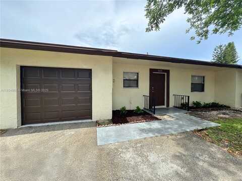6633 N Parkway Dr, Margate, FL 33068