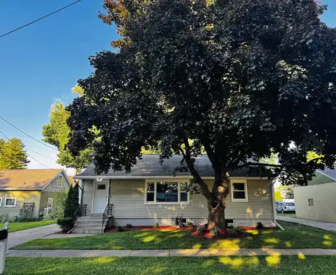 515 N Warren St, Watertown, WI 53098