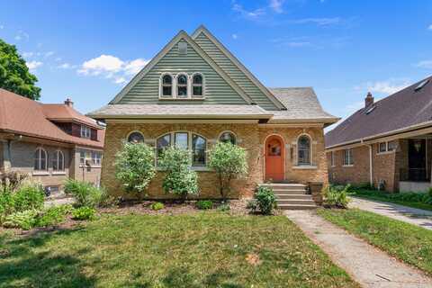 2358 N 73rd St, Wauwatosa, WI 53213
