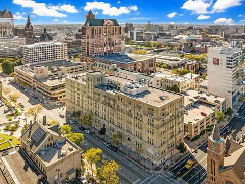 270 E Highland Ave, Milwaukee, WI 53202