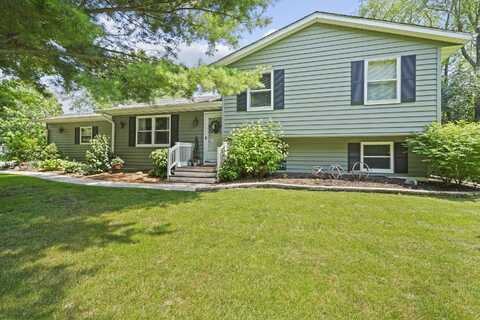 W5521 Cottonwood Rd, Elkhorn, WI 53121