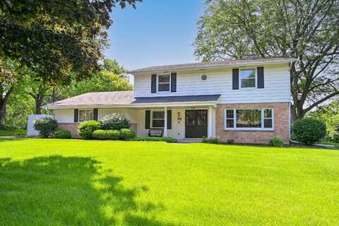 8081 Fielding Ln, Greendale, WI 53129