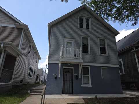 2225 S 17th St, Milwaukee, WI 53215
