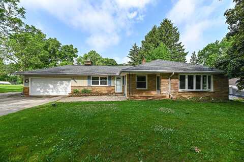 1545 S Johnson Rd, New Berlin, WI 53146