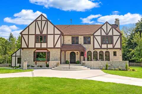 8100 N Lake Dr, Fox Point, WI 53217