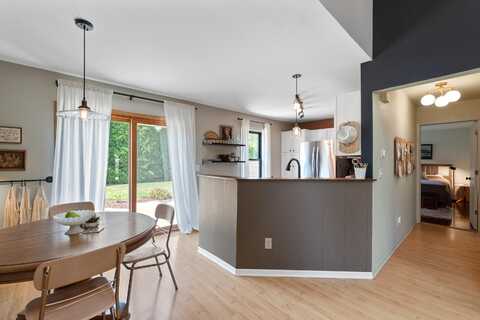 8619 S Stone Creek Dr, Oak Creek, WI 53154