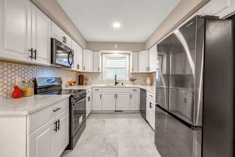 1207 S 98th St, West Allis, WI 53214