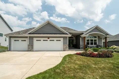 437 Chapel Hill Dr, Johnson Creek, WI 53038