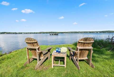 2132 W Shore Dr, Delafield, WI 53018