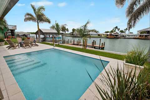 190 TAHITI Circle, Naples, FL 34113
