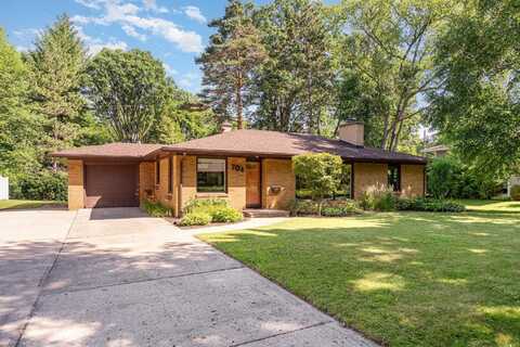 704 W Meadowbrook, Midland, MI 48642