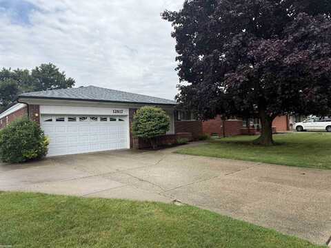 12817 Plumbrook, Sterling Heights, MI 48312