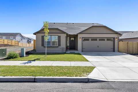 3586 NW 9th Street, Redmond, OR 97756