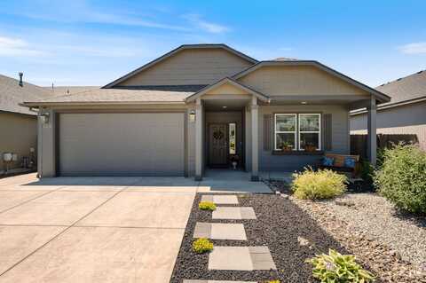 2472 NW Jackpine Lane, Redmond, OR 97756