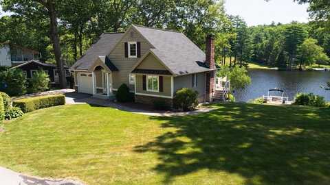 112 Westwood Dr, Sturbridge, MA 01566