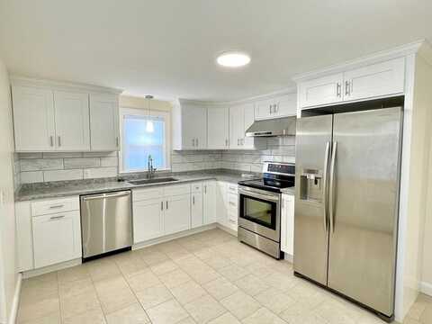 6 Booth St, Quincy, MA 02169