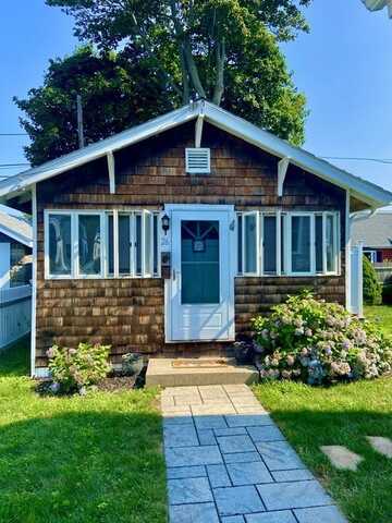 26 Bell Street, Quincy, MA 02169