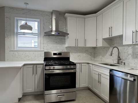 39 Rawson Rd, Quincy, MA 02170