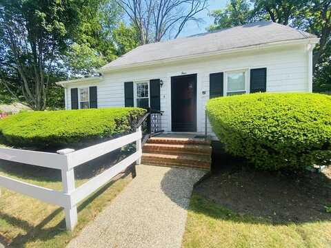 4 Gerry St, Marblehead, MA 01945