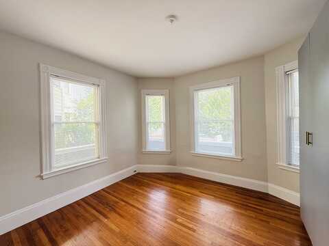 35 Kingston St, Somerville, MA 02144