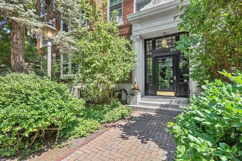 10 Bradford Ter, Brookline, MA 02446