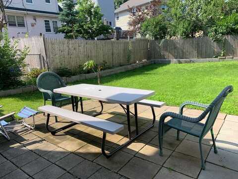 292 Billings Rd, Quincy, MA 02170