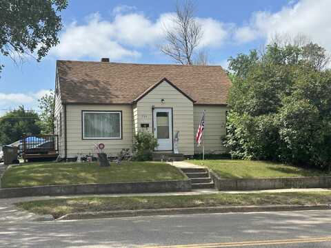 224 SE 11th Ave, Minot, ND 58701