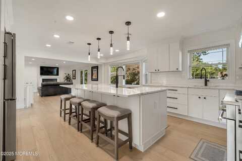 18 Rowena Road, Manalapan, NJ 07726