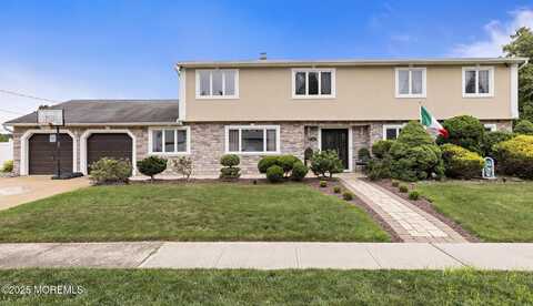 16 8th Avenue, Monroe, NJ 08831