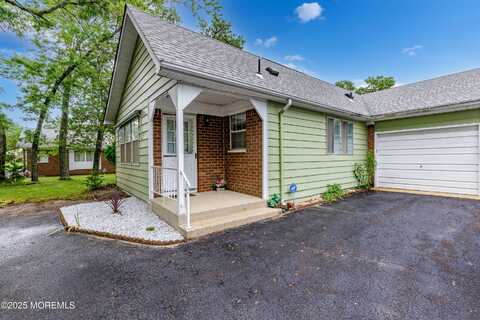 7 Lexington Drive, Whiting, NJ 08759