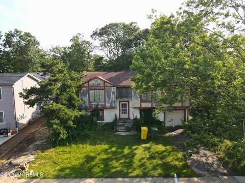 1221 Medina Road, Lakewood, NJ 08701